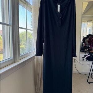 PrettyLittleThing Black V-Neck Long Sleeve Gown
